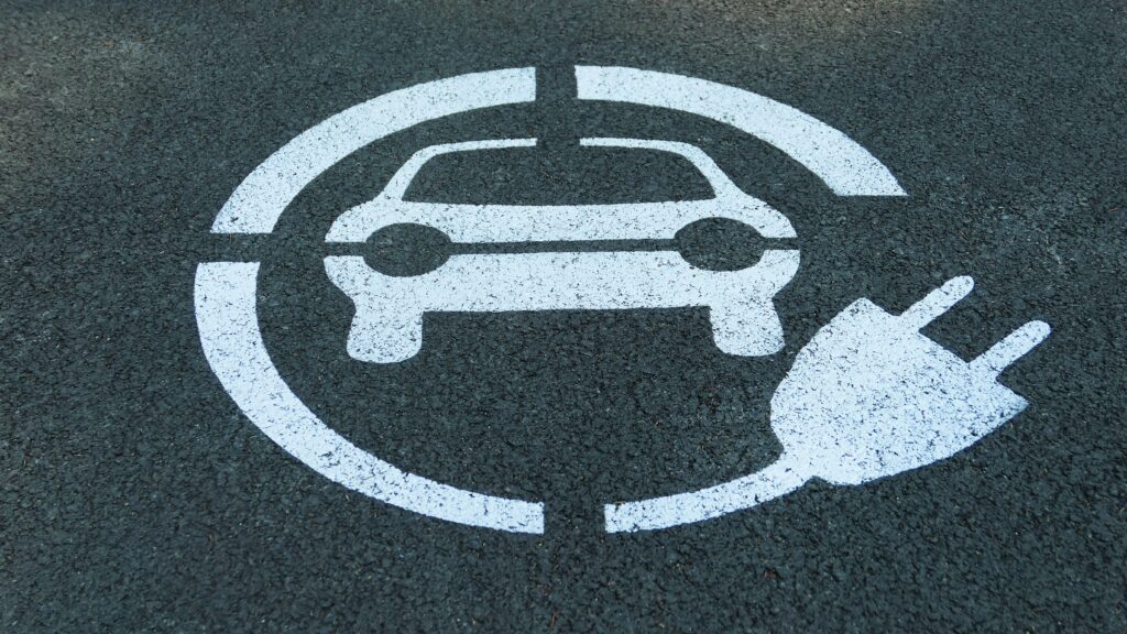 A symbol for electric car charge points painted on tarmac.